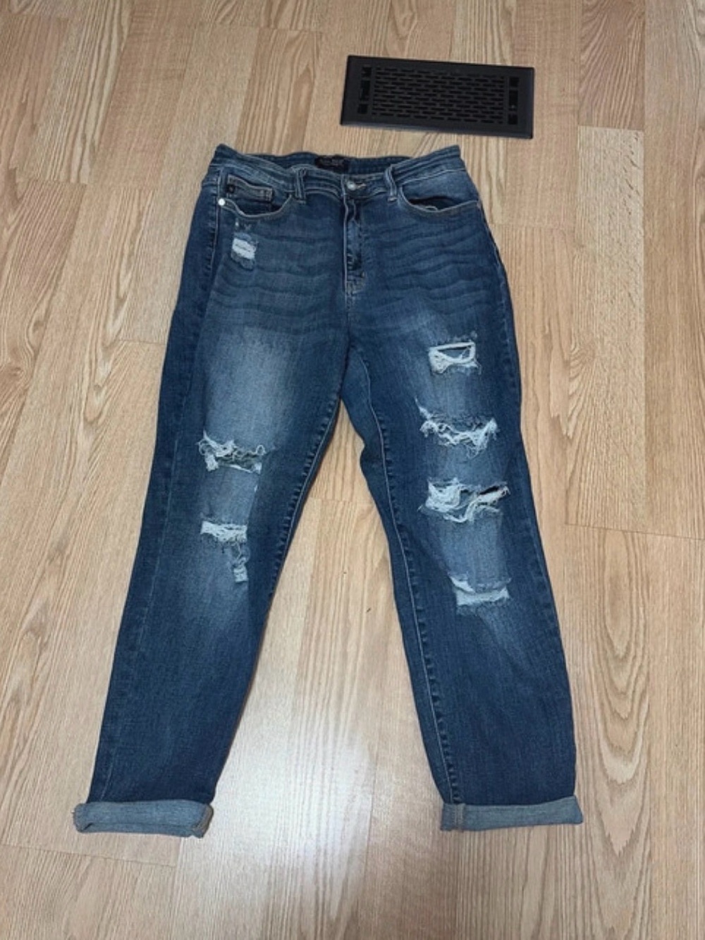 Judy Blue - Distressed in Dark Blue